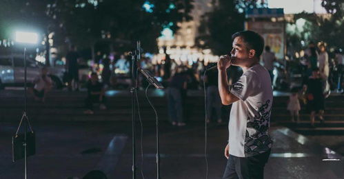 在烟火气中拥抱真实：一场与生活的深情对话