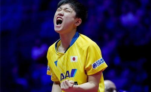 张本智和发文祝贺妹妹夺冠：兄妹情深的乒乓传奇