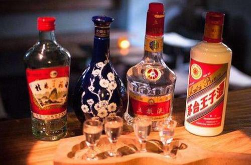 泡葡萄用什么香型的酒最好？选对酒香，果香更浓郁