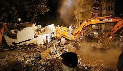 缅甸废墟突发巨响：救援队撤离时的惊险瞬间