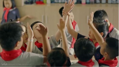 爸爸坚持带重度孤独症孩子出门13年：爱与希望的故事