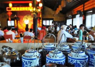 东坡先生喊你喝早茶，锦江边上摆龙门阵咯