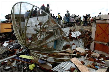 缅甸震后救援面临巨大困难，中国救援队紧急驰援
