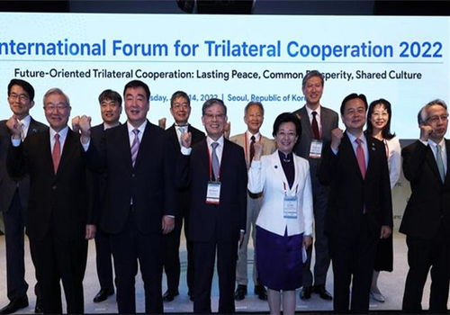 中日韩三国外长会谈：合作与未来的方向