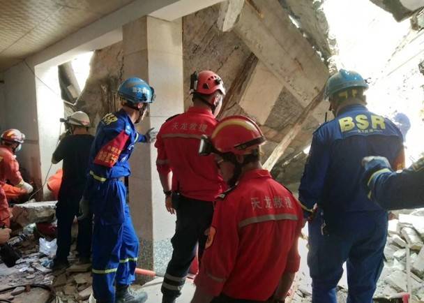 缅甸坍塌酒店被困女孩靠4瓶水存活：亲历者讲述生死72小时