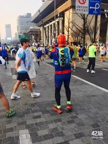 马拉松「纯粹」与「吃席」之争：如何看待跑者之间的分歧？