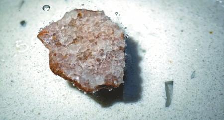 成都踏春挖「水晶」竟是方解石？带你一探究竟