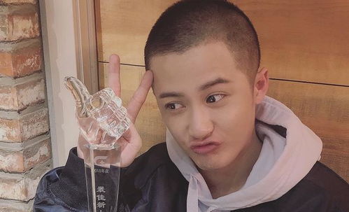 檀健次当评委了！微博之夜闪耀登场，粉丝们沸腾了