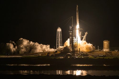 SpaceX又创造历史了：从太空到月球，人类探索的新篇章