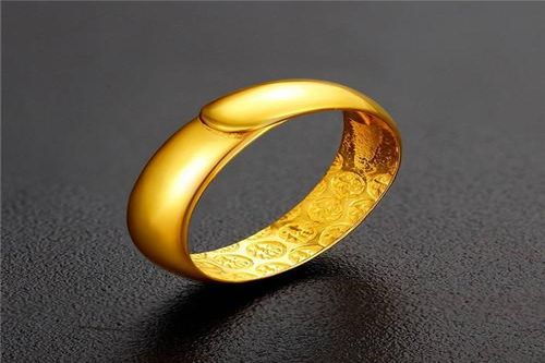 足金饰品价格飙升至936元/克，背后的原因是什么？