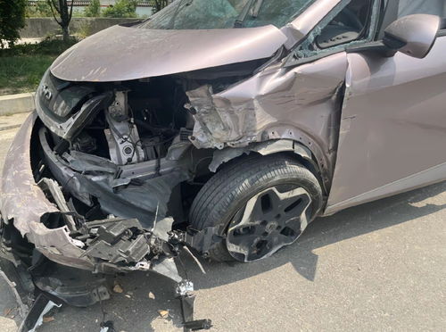 新能源汽车断电后如何自救？关键时刻车内逃生全攻略