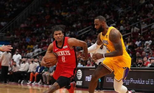 湖人战胜火箭：浓眉统治内线，詹姆斯关键发挥！