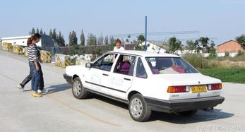 阿姨学车练科目二穿墙而出，背后的故事让人感动