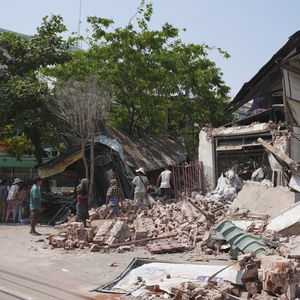 缅甸强震后已发生54次余震：灾难面前的人性光辉