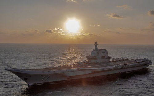 山东舰航母编队联合演练：海上力量的震撼展示