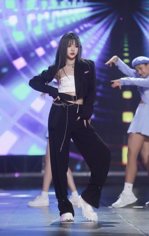 千万粉丝网红“刀小刀”被带走调查，背后真相令人深思