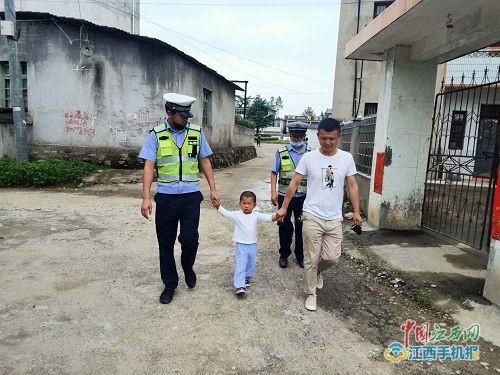 江西景德镇一家三口被撞案即将开庭，家属整晚睡不着思念亲人