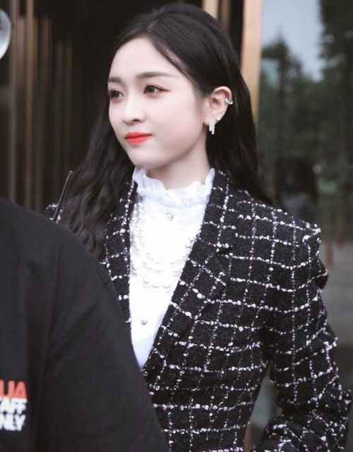 刘诗诗吴宣仪《浪姐6》上班路透曝光：蓝色翅膀造型吸睛