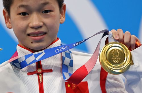 全红婵的18岁生日与她的偶像签名照：粉丝们的狂欢