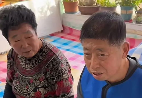 田姥姥墓前痛别老伴：生死相隔的深情