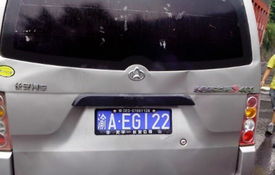 痛心！重庆一小客车追尾货车事故致7死1伤，背后真相令人深思