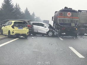 广西高速连环车祸整车被烧，背后隐藏的安全隐患令人深思