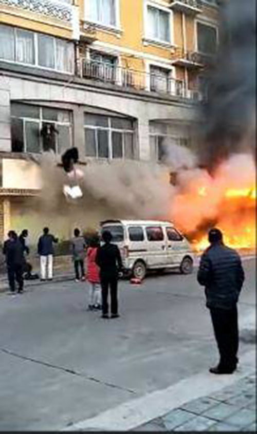 沈阳火灾背后：消防员的无畏与牺牲