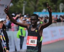 马拉松赛场上的奇迹：前三名为何总是黑人？