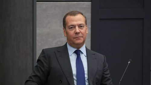 如何看待梅德韦杰夫错误引用中国古语「子在川上曰：逝者如斯夫，不舍昼夜」？