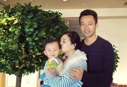 S妈称大S赚钱就是要养我：家族经济依赖关系的背后真相