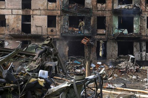 俄乌冲突新动态：俄方称袭击泽连斯基家乡，真相如何？