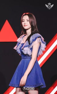 杨超越的体面：从屏蔽关键词到回应争议，她选择与自己和解