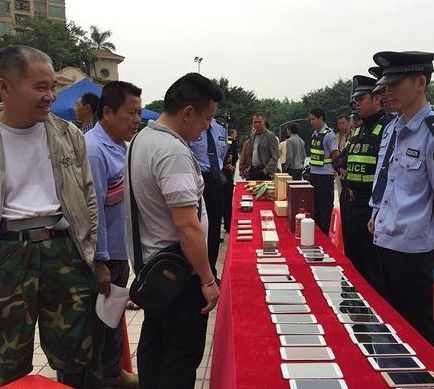 广西男子涉胸口深河水祭祖：传统与勇气的碰撞