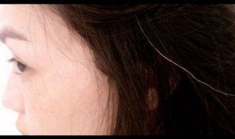 告别刺眼白发：与岁月和解的旅程