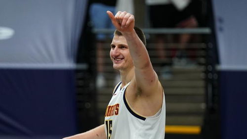 库里盛赞约基奇：他不只是伟大，更是历史级的存在