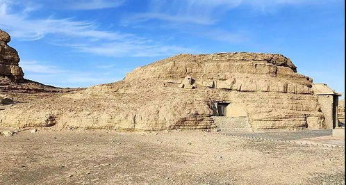 清明时节，甘肃敦煌窑洞派出所因石头开凿走红