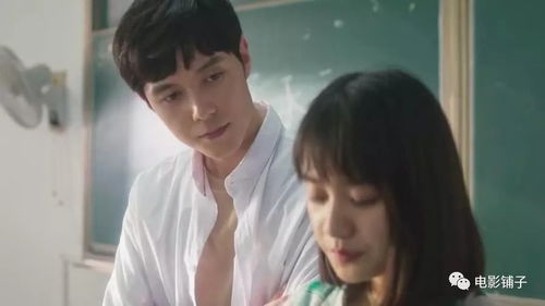 李允儿与大学生代表合唱《我们都是轻骑兵》，青春激昂的闭幕盛典