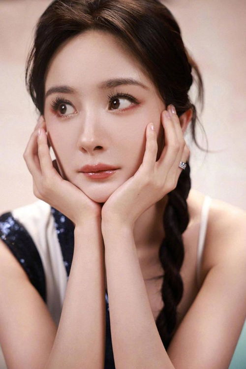 杨幂：内娱史官的微博传奇