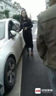 对向车道多车逆行，司机顶回去的惊险瞬间！