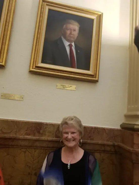 特朗普不满肖像画：画家回应与背后的故事