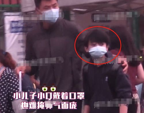 甲亢哥保镖的中国行：一路猛吃喝饮料，称对皮肤好