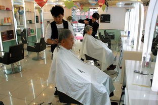 理发店老板吐槽李美越事件后客流量骤减，背后真相令人深思