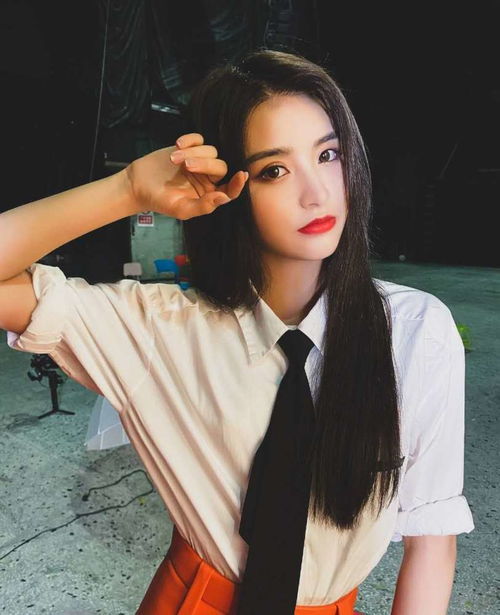 金子涵瘦脱相背后：娱乐圈的美与健康之争