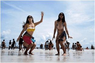 中国男子在泰国沙滩不幸遇难，背后故事令人唏嘘