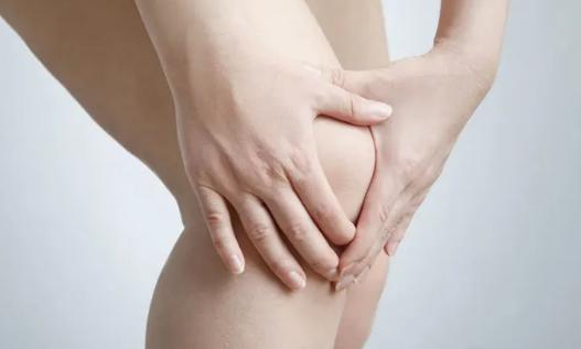 走路时膝盖突然“软”一下，别大意！可能是这些疾病的信号