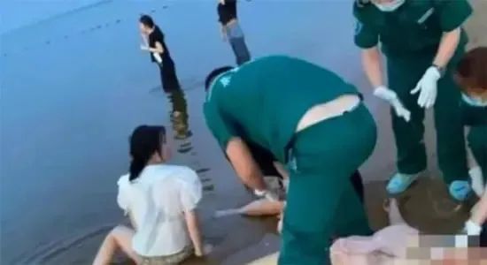 17岁少年勇救两名落水女孩：平凡中的伟大