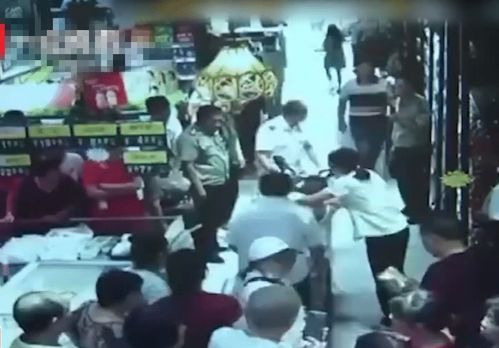 美国人抢鸡蛋盛况：复活节前的疯狂