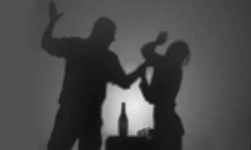 女子遭企业家丈夫家暴被逼喝排泄物 离婚后要不回抚养权 最新进展来了