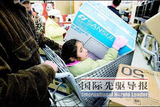 关税阴影下美国人抢购iPhone，苹果周末销售额暴涨