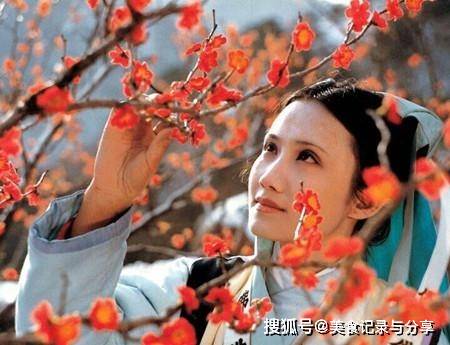 宝玉赏梅与蜂腰桥传心事：红楼作者的深意解读